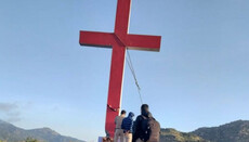 Влада Індії демонтувала хрест біля католицького храму