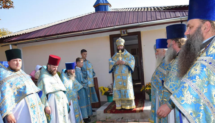 Архиепископ Конотопский и Глуховский Роман освятил новый храм УПЦ. Фото: 05453.com.ua