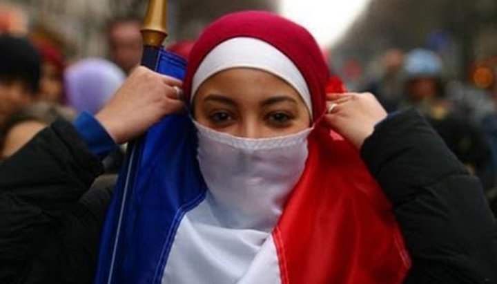 Мусульманка у Франції. Фото: Youtube