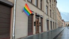Pussy Riot hangs LGBT flags on FSB and President's administration buildings