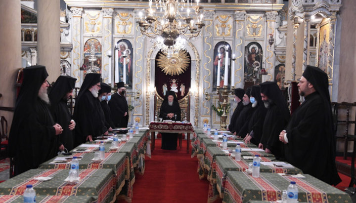 Ședința Sinodului Patriarhiei Constantinopolului. Imagine: romfea.gr