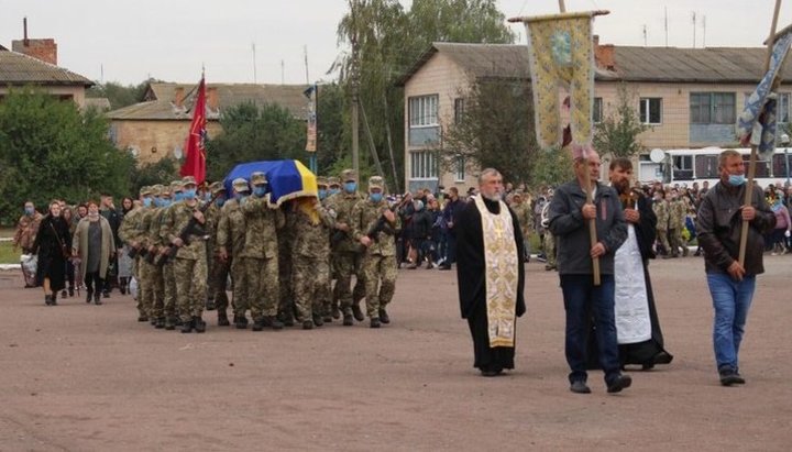 Прощание с погибшим курсантом Николаем Микитченко. Фото: orthodox.cn.ua