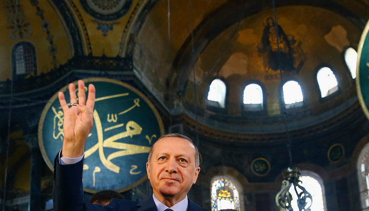 Эрдоган в храме Святой Софии в Стамбуле. Фото: РБК