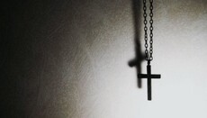 В Швеции на фотосессии в школе ученику сказали снять «оскорбительный» крест