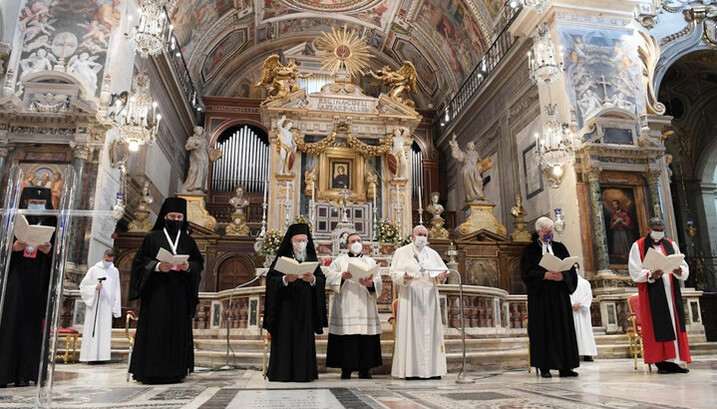 Єпископ Богородский Амвросій (другий ліворуч) на молебні в Римі. Фото: vaticannews.va
