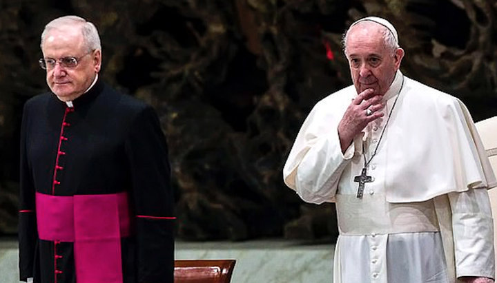 Папа Франциск на общей аудиенции в Ватикане в среду, в день, когда выяснилось, что он выступил в поддержку однополых гражданских союзов. Фото: dailymail.co.uk