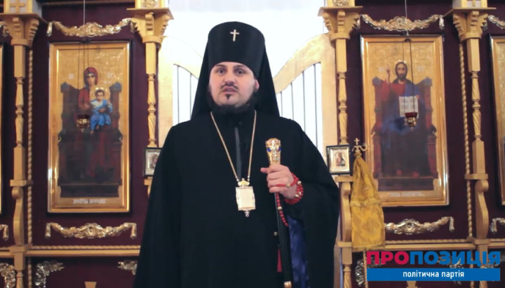 «Επίσκοπος» της OCU Βλαντίμιρ Σλάπακ. Φωτογραφία: στιγμιότυπο οθόνης από τη σελίδα Facebook «Propozitsiya Chernyakhiv»