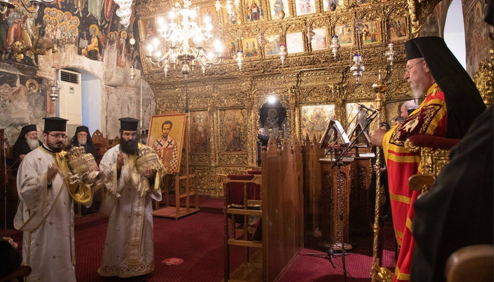 Ο Αρχιεπίσκοπος Χρυσόστομος (δεξιά). Φωτογραφία: churchofcyprus.org.cy