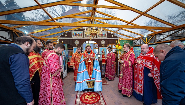 Харківський архієрей освятив храм на честь мучениць Віри, Надії, Любові та Софії. Фото: eparchia.kharkov.ua