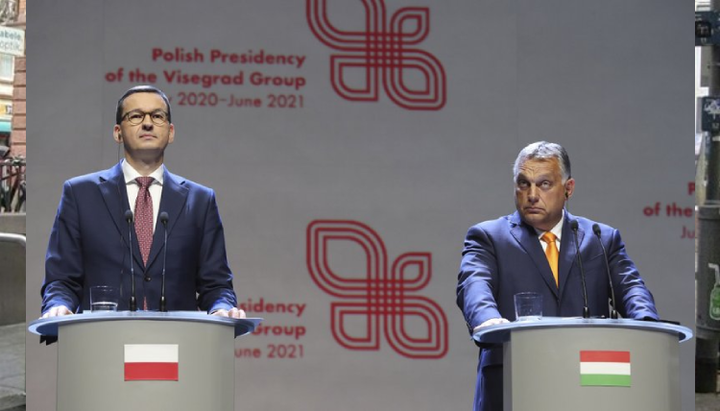 Прем'єр-міністр Угорщини Віктор Орбан і прем'єр-міністр Польщі Матеуш Моравецький. Фото: apnews.com