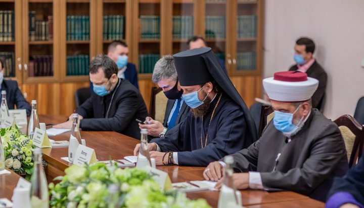 Єпископ Віктор взяв участь у зустрічі з прем'єр-міністром України Д. А. Шмигалем. Фото: t.me/s/upc_news