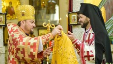 Dress in his power: Drabinko presents Met Vladimir’s robe to Phanar Exarch