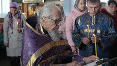 92-річний священик УПЦ після перемоги над COVID відслужив першу Літургію