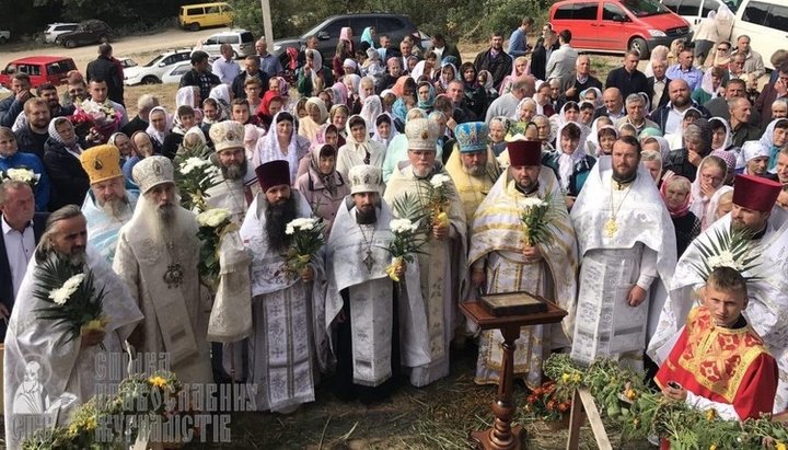 Православна громада УПЦ села Бутин. Фото: facebook-сторінка БФ «Фавор»