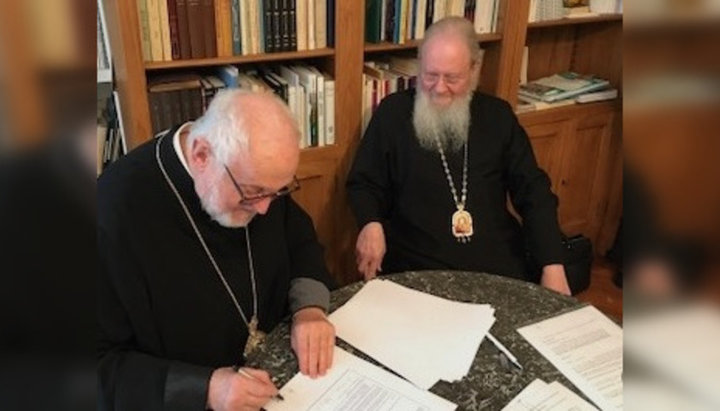 The signing of an agreement on fraternal coexistence between the Archdiocese of the Russian Orthodox Church and the Metropolitanate of Gaul. Photo: exarchat.eu