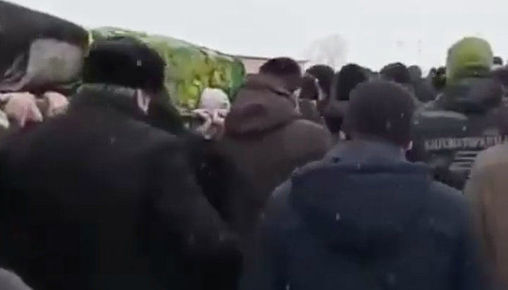 Похороны убитого во Франции Абдуллака Анзорова. Фото: скриншот видео тг-канала Baza