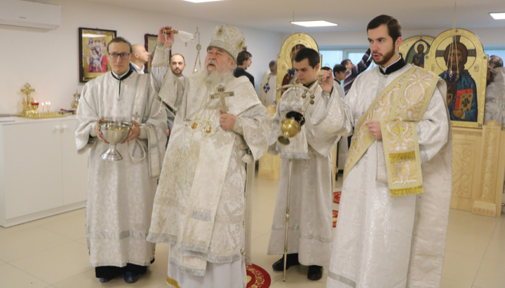 Освячення храму в «Іоановому Центрі» очолив митрополит Іриней. Фото: eparhia.dp.ua