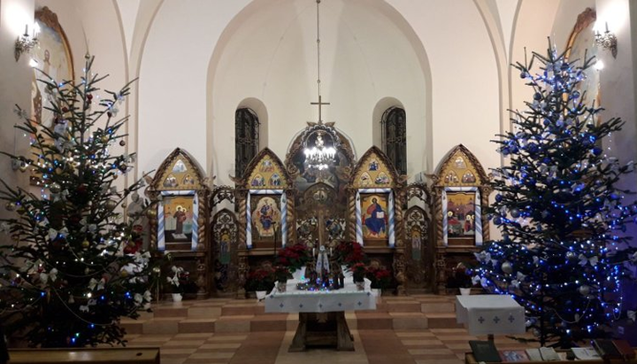 Униатский храм в Черновцах уже готов к Рождеству. Фото: risu.ua