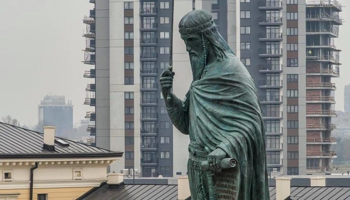 Пам'ятник святому Симеону Мироточивому в Белграді. Фото: Facebook-сторінка Горана Весича
