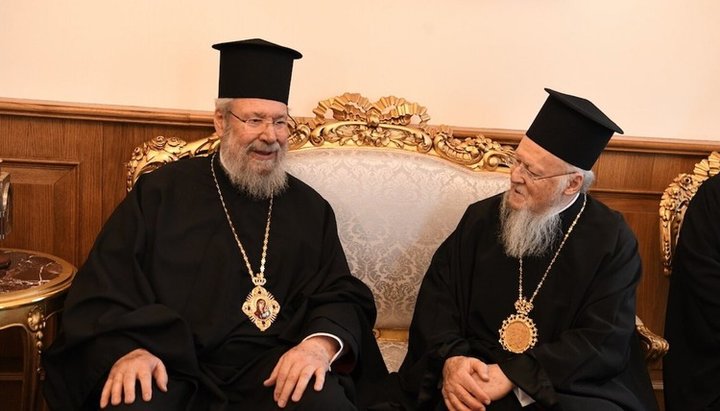 Ο Αρχιεπίσκοπος Χρυσόστομος και ο Πατριάρχης Βαρθολομαίος. Φωτογραφία: orthodoxtimes