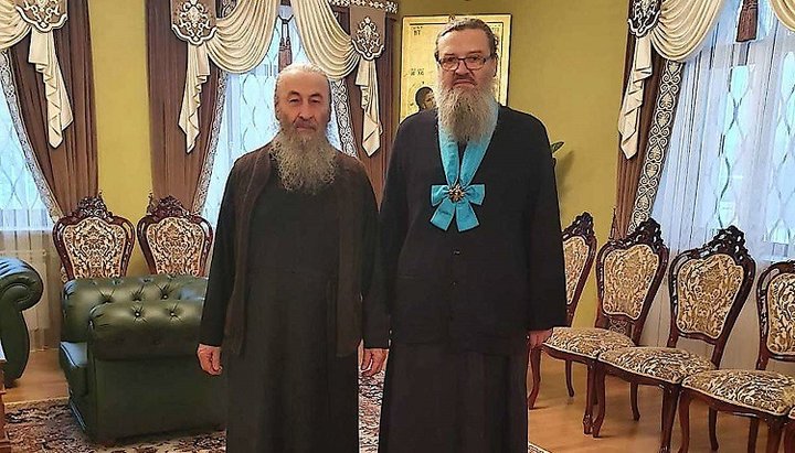The Primate of the UOC awarded Metropolitan Luke the Order of St. Job of Pochayiv. Photo: hramzp.ua
