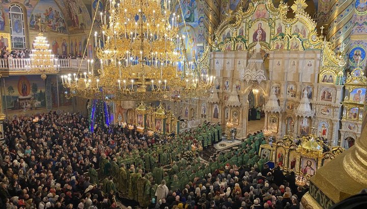Εορτασμοί την ημέρα μνήμης του οσίου Αμφιλόχιου του Ποτσάεφ στην Αγία Λαύρα Κοιμήσεως της Θεοτόκου. Φωτογραφία: t.me/orthobuk