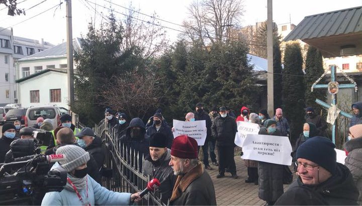 Διαμαρτυρία των υπερασπιστών του ναού του Αγίου Νικολάου στο Ρίβνε Φωτογραφία: ΕΟΔ