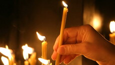 Делать ли замечание человеку, покупающему свечи для колдовства?
