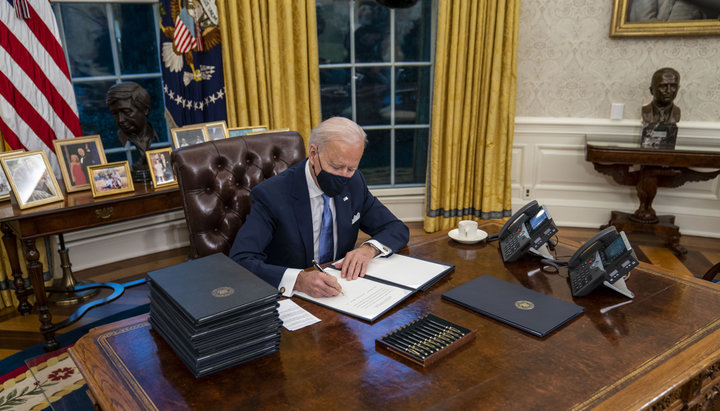 Președintele american Joseph Biden semnează decrete noi. Imagine: riafan.ru