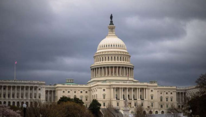 Капитолий – место заседаний Сената США. Фото: Shutterstock/Nicole Glass