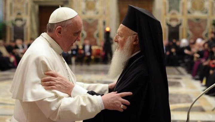 Πάπας Φραγκίσκος και Πατριάρχης Βαρθολομαίος. Φωτογραφία: Γκόρντον