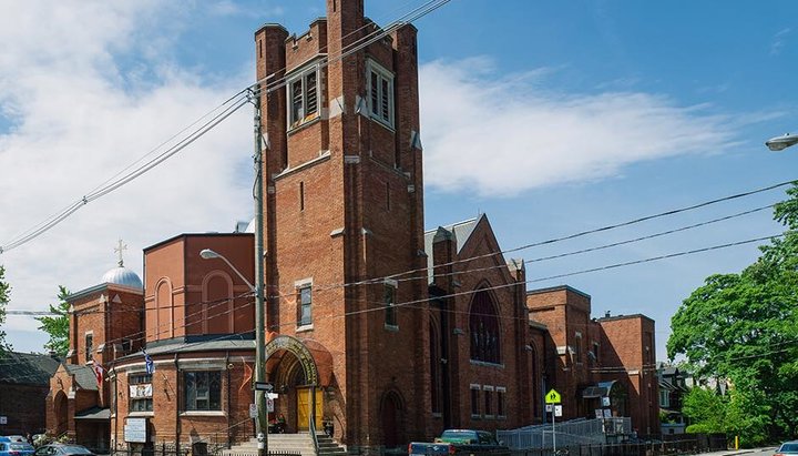 Catedrala Bunei Vestiri din Toronto. Imagine: roncesvallesvillage.ca