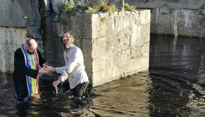 Хрещення Пола Кінгснорта. Фото: orthodoxtimes.com