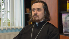 «Священник» ПЦУ в Дулибах унижает прихожан и угрожает «черной молитвой»