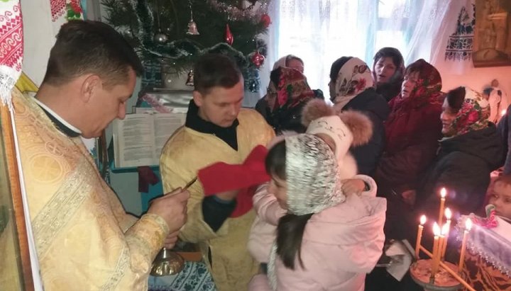 Christmas liturgy in the home church of the UOC in Perevaly. Photo: Facebook page of Vladimir Krasuli