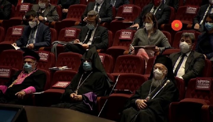 პატრიარქი ბართლომე, როგორც რელიგიური უმცირესობის მეთაური თურქეთში პრეზიდენტ ერდოღანის გამოსვლაზე. ფოტო: orthodoxtimes.com