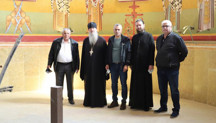 Представники РПЦ в споруджуваному храмі Єрусалимського Патріархату. Фото: rusdm.ru