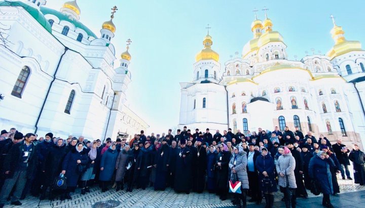 Reprezentanții bisericilor acaparate ale Bisericii Ortodoxe Ucrainene. Imagine: UJO