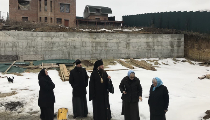 The sisterhood in Melniki was visited by Archbishop Feodosiy of Cherkasy and Kanev. Photo: cherkasy.church.ua