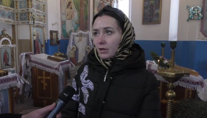 Наталя, прихожанка Свято-Михайлівського храму в Задубрівці. Фото: скріншот / YouTube-канал «Вітражі»