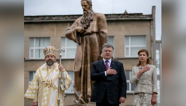 Шевчук і подружжя Порошенко на відкритті пам'ятника Шептицькому. Фото: gordonua