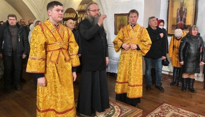 Митрополит Климент (Вечеря) в Свято-Николаевском кафедральном соборе Нежина. Фото: orthodox.cn.ua