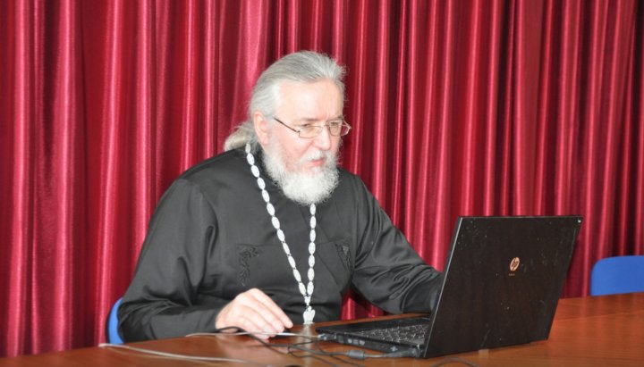 Архиепископ Евлогий во время встречи с представителями ОБСЕ. Фото: eparhia.dp.ua