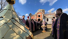 В Иршаве освятили накупольные кресты восстановленного после пожара храма