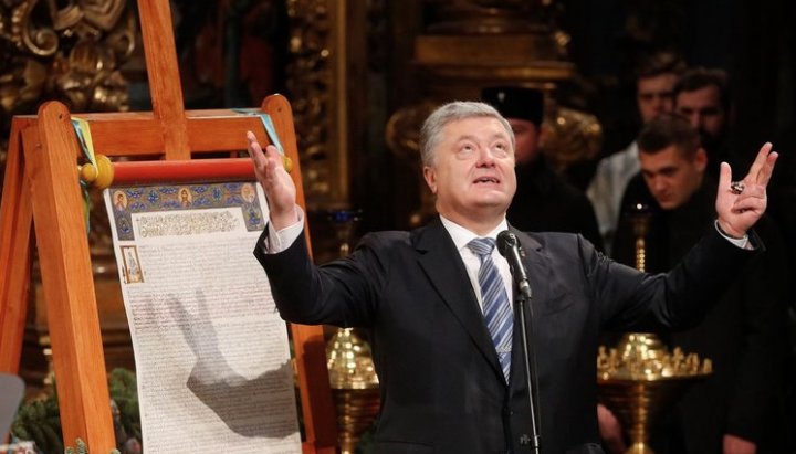 Petro Poroshenko with Tomos. Photo: nashkiev.ua