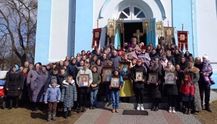 Procesiunile religioase în cinstea zilei Triumfului Ortodoxiei au avut loc în aproape fiecare parohie a Eparhiei de Rivne. Imagine: UJO