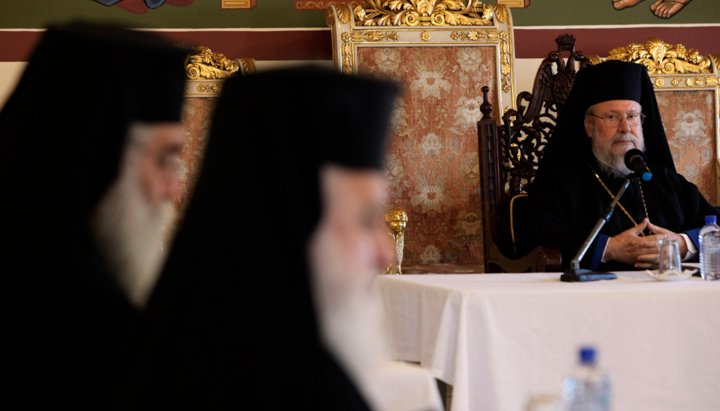 Архиепископ Хризостом на заседании Синода Кипрской Церкви. Фото: rbc.ru