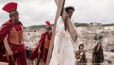В Европе сняли фильм о беженцах с чернокожим «Иисусом» в главной роли