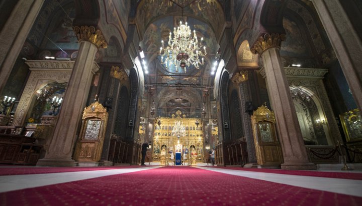 В прошлом году верующие Румынии не могли посещать храмы на Пасху. Фото: basilica.ro