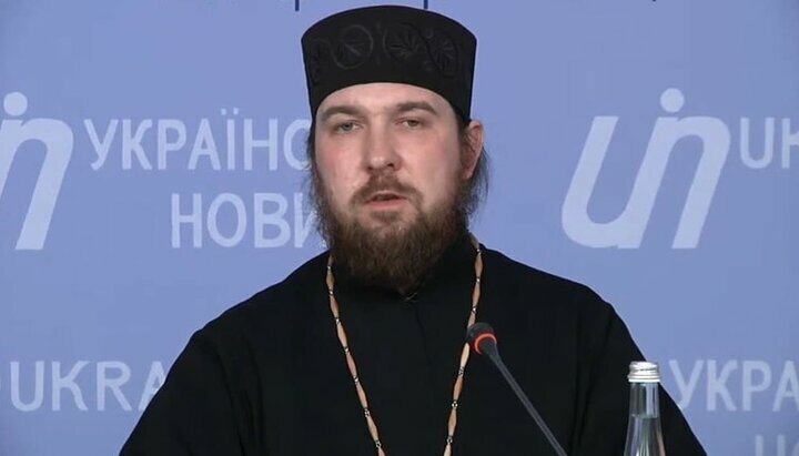 Πρωθιερέας Βιτάλι Ντούροφ, ηγούμενος ναού UOC στο Ζαντουμπρόφκα. Φωτογραφία: στιγμιότυπο οθόνης του καναλιού YouTube «News Agency Ukrainian News»